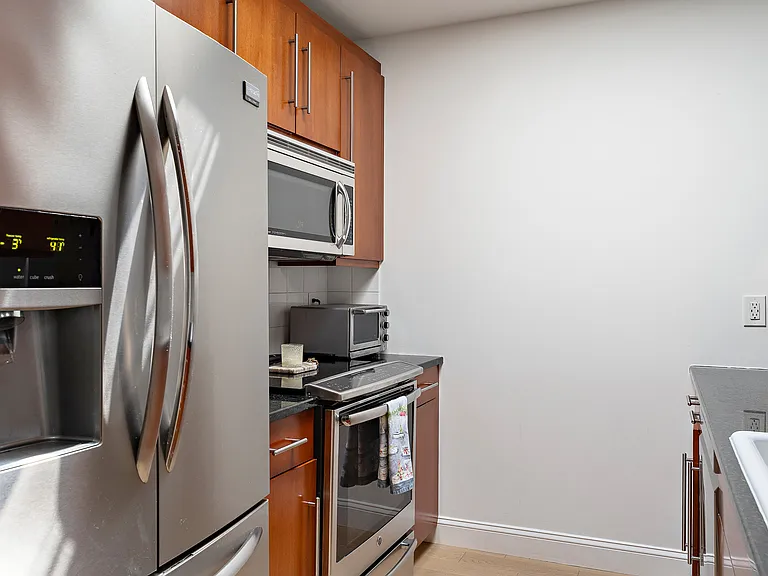 65 Chelsea St #403 — Photo 16