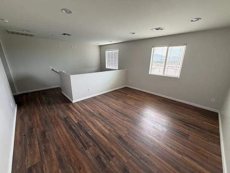 6906 S 78th Dr — Photo 16