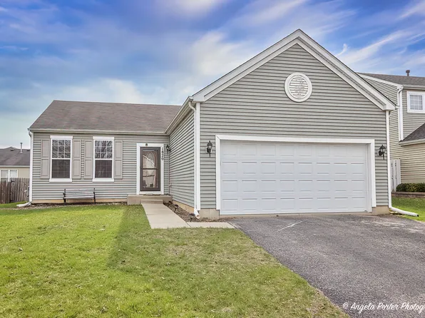1820 Sebastian Dr, Woodstock, IL 60098