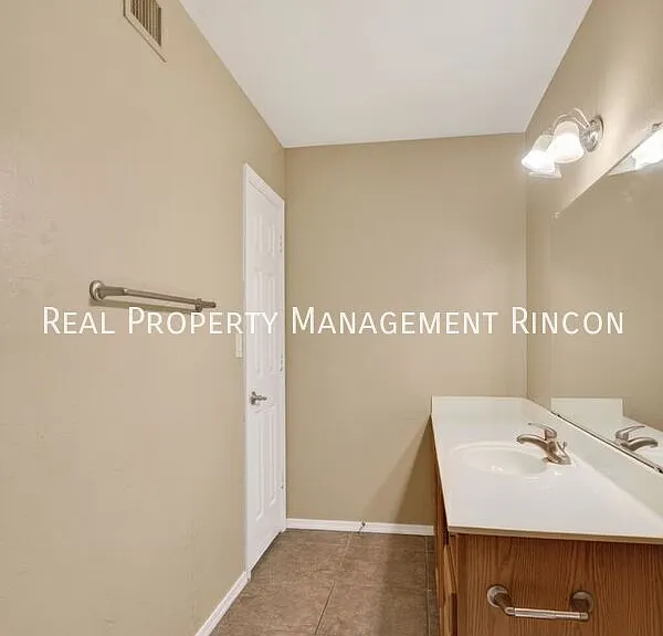 904 N Desert Ave #C — Photo 22