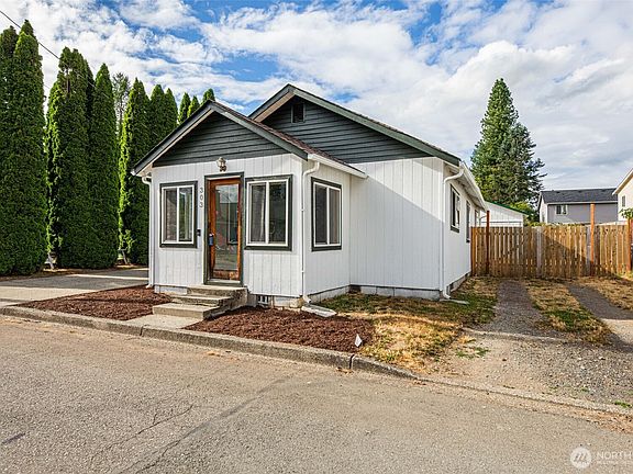 3rd image of 303 Fir Avenue