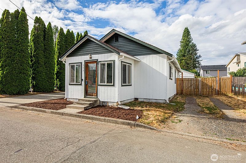 3rd image of 303 Fir Avenue