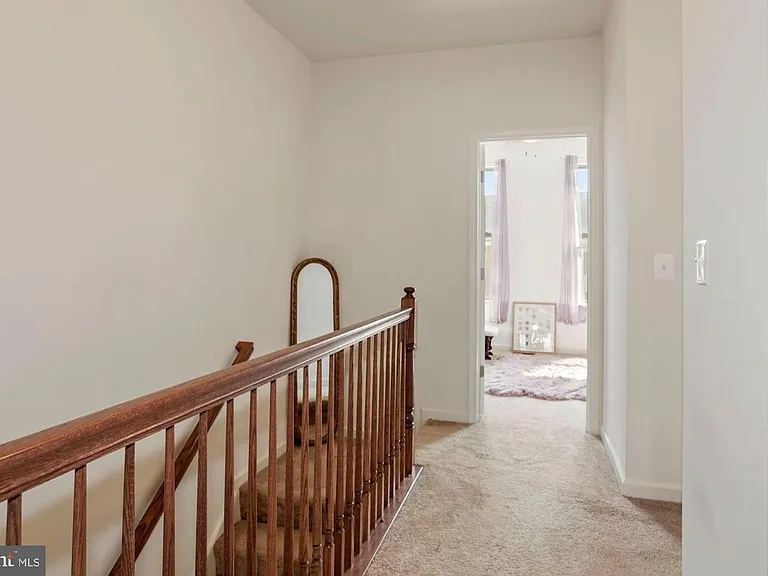 944 Basswood Dr — Photo 19