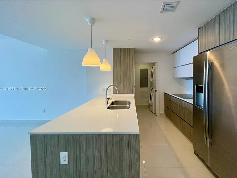 600 NE 27th St #232 — Photo 8