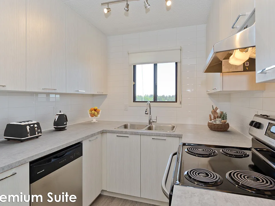 71 Glamis Dr SW