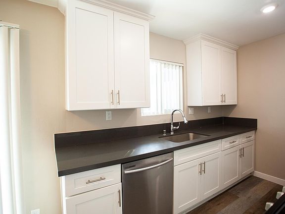 5th image of 165 N Michigan Ave #403
