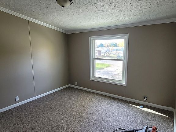 4th image of 1105 S Meadow Dr