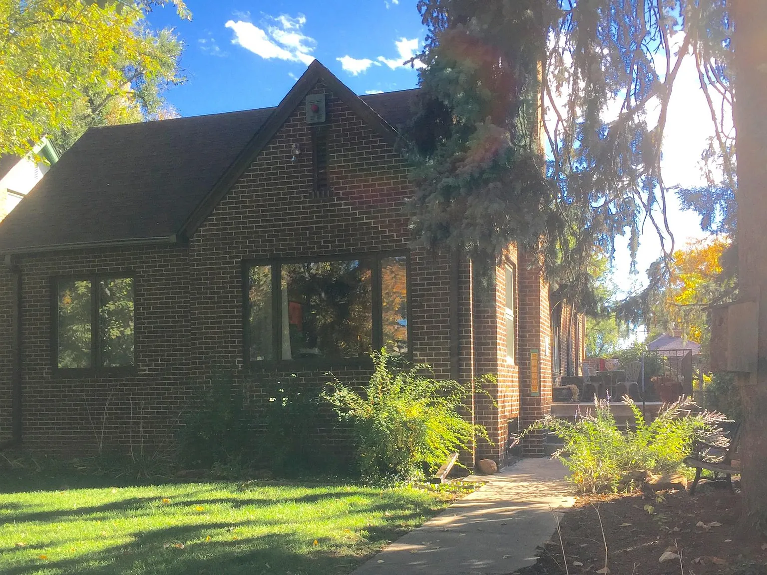 3 bed, 2400 sqft, $3,845 — Photo 2