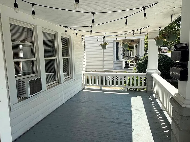 1591 Warren Rd #LOWER — Photo 2