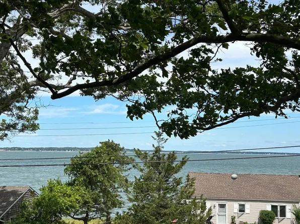 64 E Shore Rd, Southampton, NY 11968