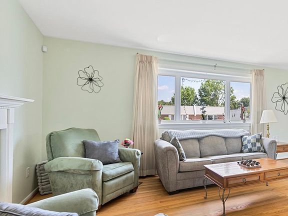 2nd image of 402 Regina St #1