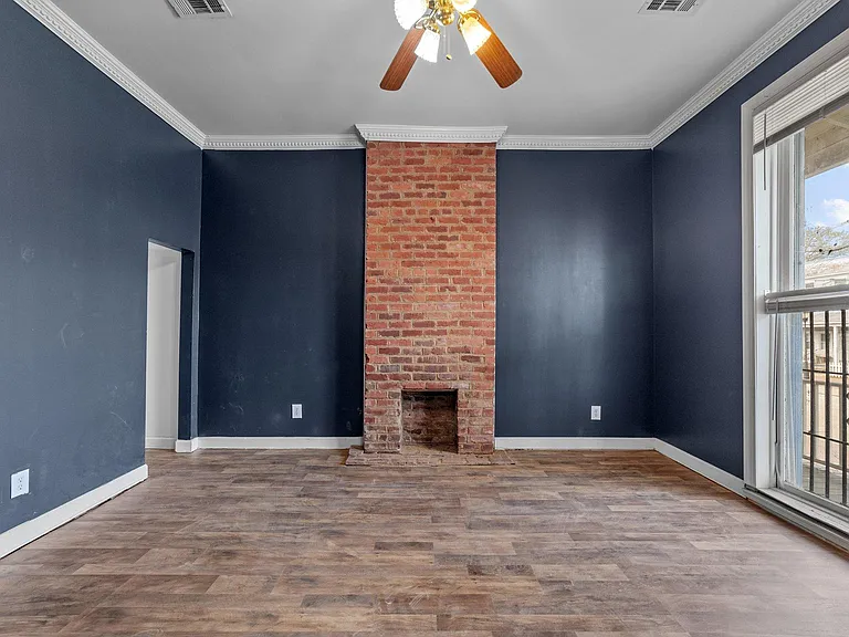 931 W Clay St — Photo 13