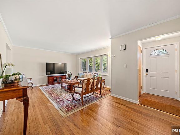 5th image of 43 Woodvale Rd