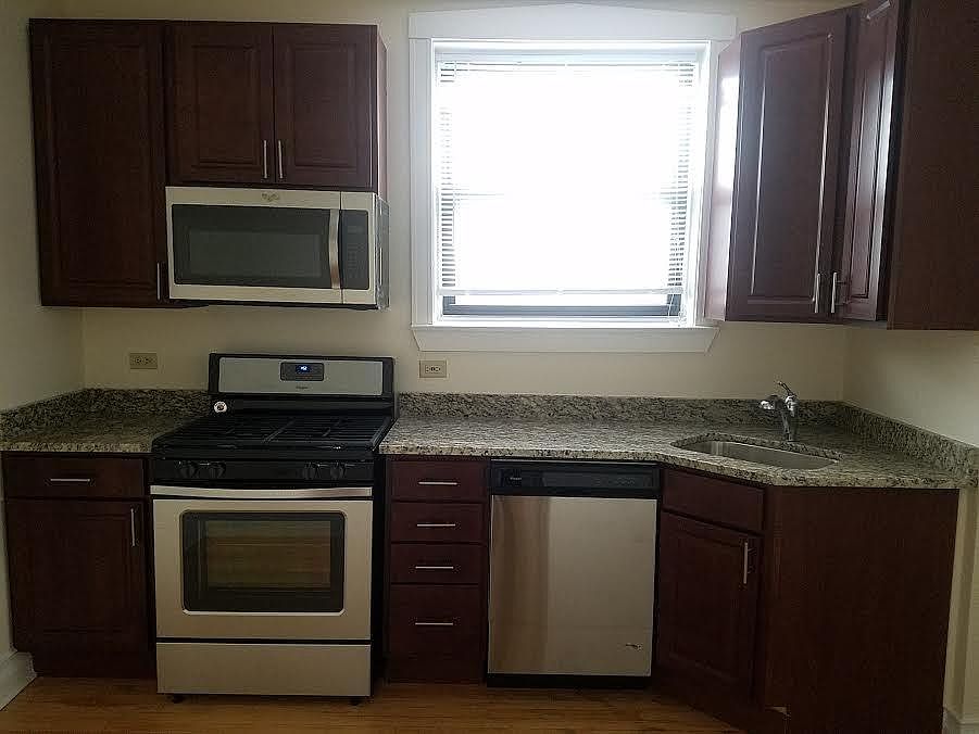 1st image of 3548 N Oakley Ave #1