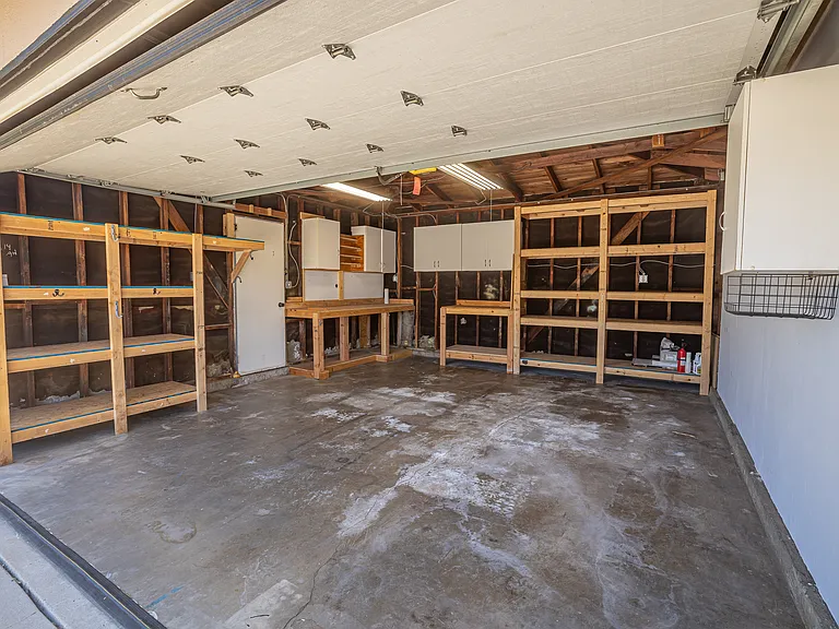 521 E Date St — Photo 41
