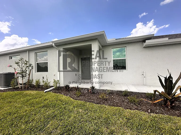 20501 Hazelnut Ct S — Photo 1