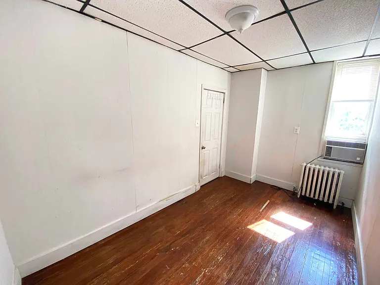 534 E Indiana Ave — Photo 9