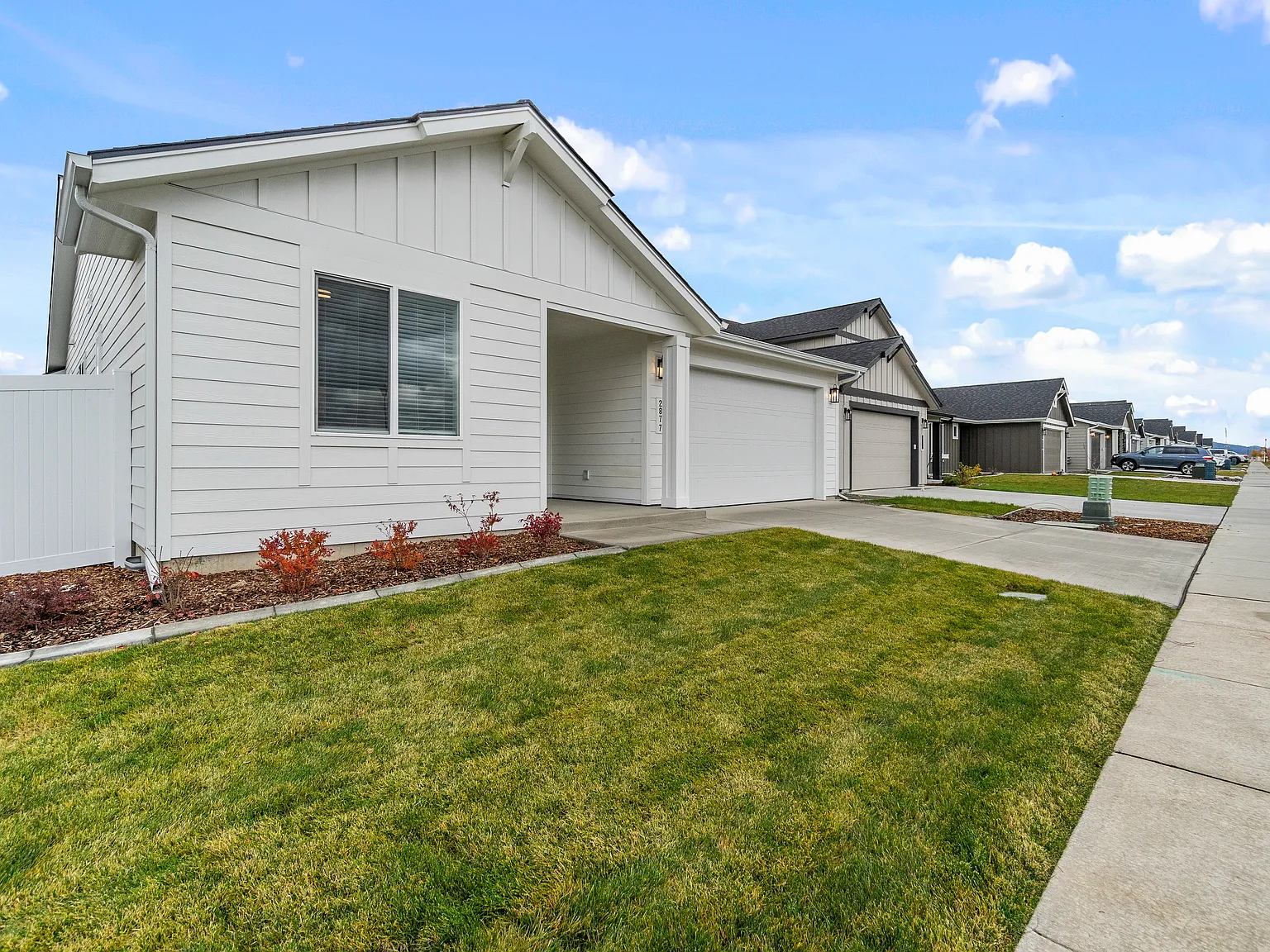 3 bed, 1895 sqft, $2,765 — Photo 4