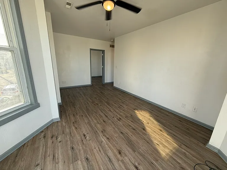 1501 Central Ave — Photo 3