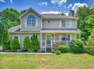 2 Dunbar Ln, Hamden, CT 06514