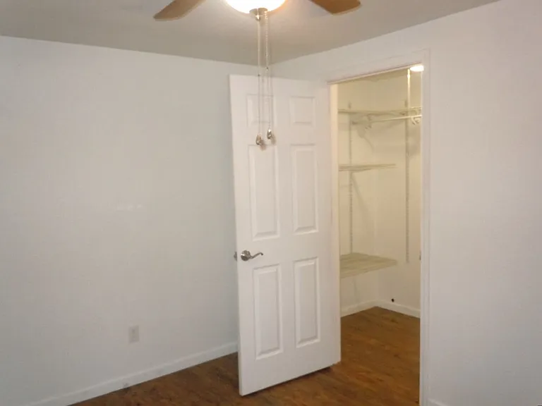 137 Sandridge Dr — Photo 8