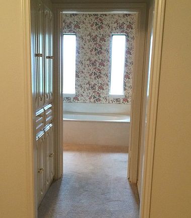 2nd image of 925 Lakeland Dr