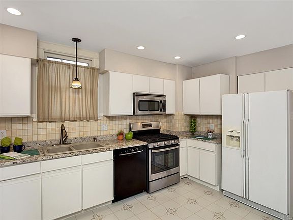 4th image of 1525 Fairmount Ave