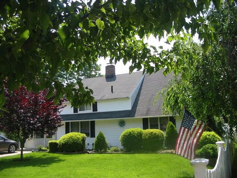 2nd image of 63 Mockingbird Ln