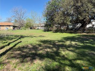 706 Grant St, Cuero, TX 77954