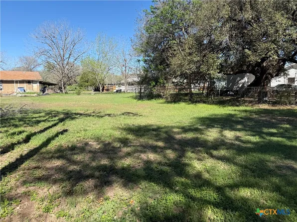 706 Grant St, Cuero, TX 77954