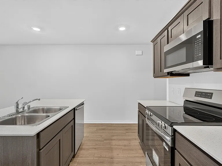 1128 Northfield Dr — Photo 9