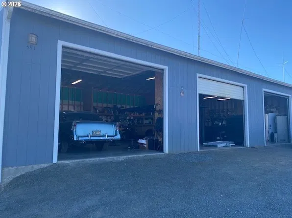 591 NW Douglas Blvd, Winston, OR 97496