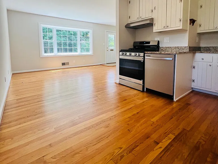 407 Anderson Ave — Photo 8