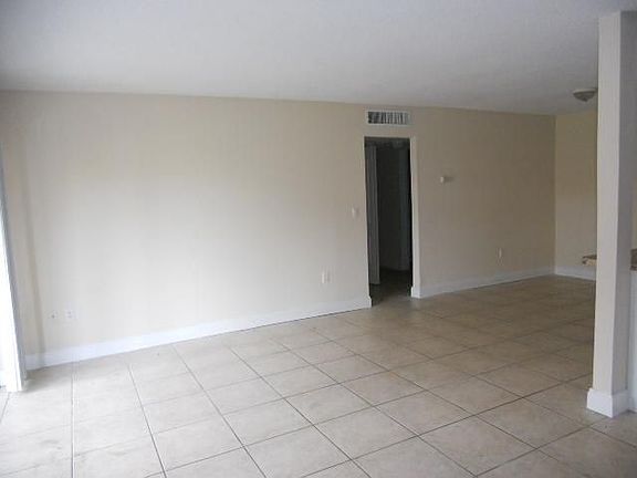 3rd image of 492 Banyon Tree Cir APT 104
