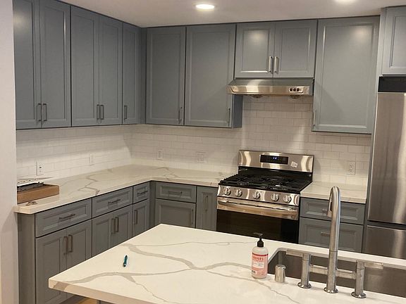 3rd image of 1855 Oak St #1