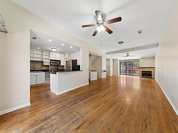4th image of 1901 S Clark St Unit B