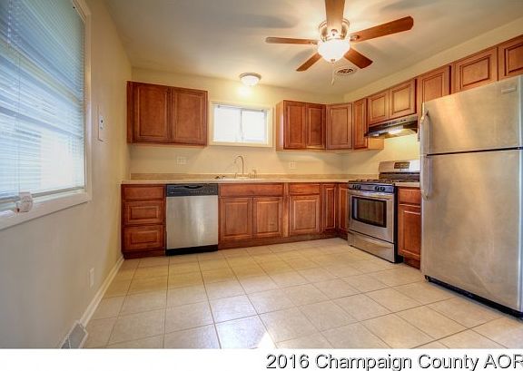 5th image of 901 E Sunnycrest Dr