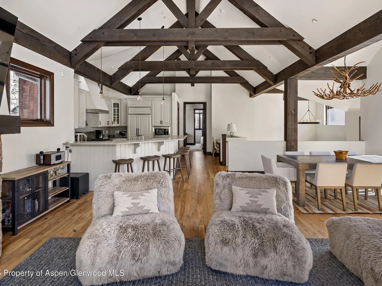 4 bed, 4.5 bath, 3856 sqft, $50,000 — Photo 2