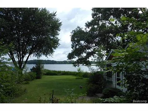 3859 Highcrest Dr photo 1