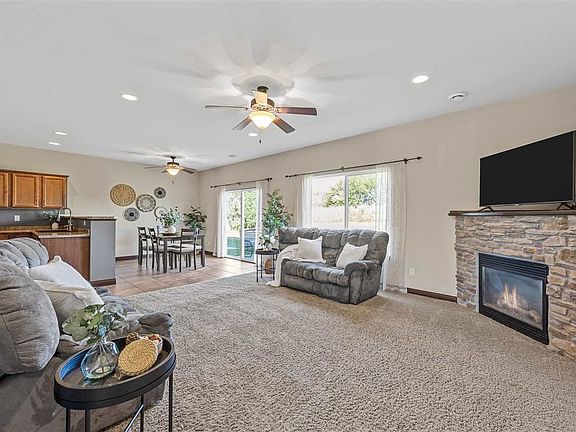 3rd image of 1844 Goose Lake Cir