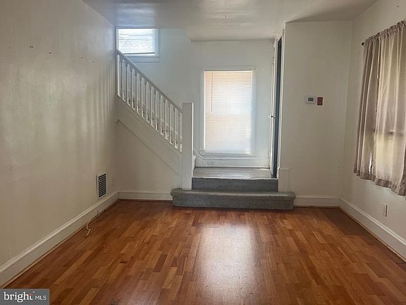 5th image of 461 S Sycamore St
