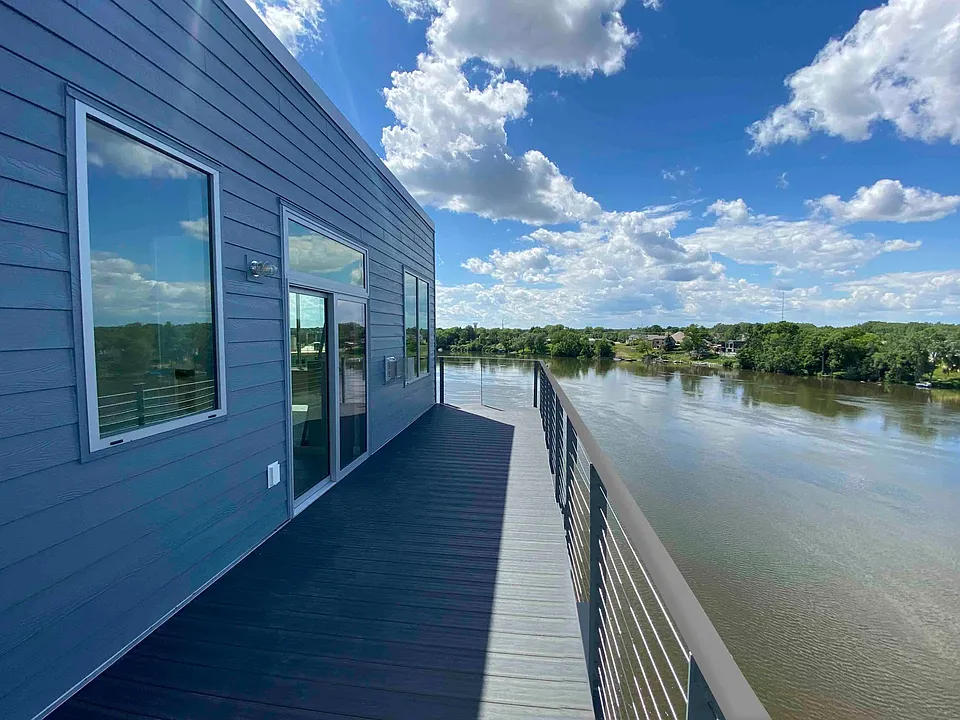 Upriver Balcony - 2 BDRM