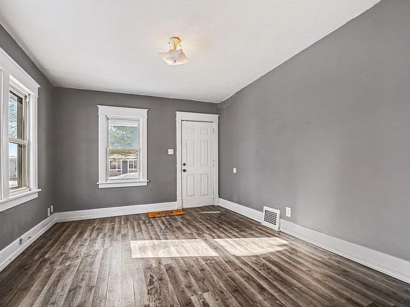 5th image of 1134 College St