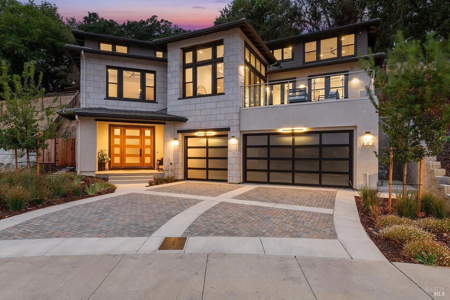 22 Oak Knoll Court - 5bd/5ba, 5,578 sqft - in Petaluma, CA