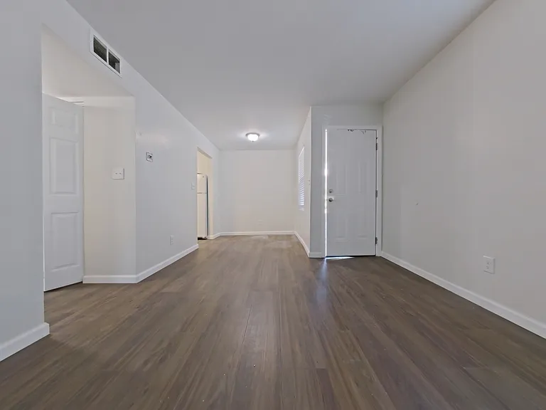 427 S Main St #4 — Photo 3