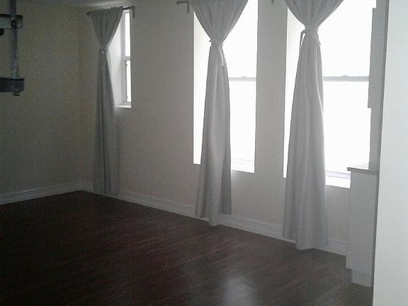 5th image of 208 Clematis St APT 301