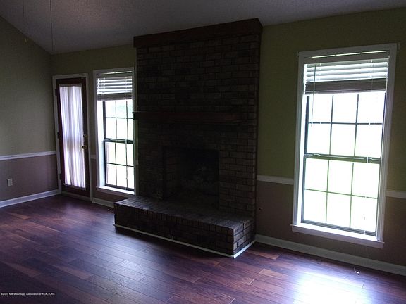 3rd image of 329 Sandalwood Dr