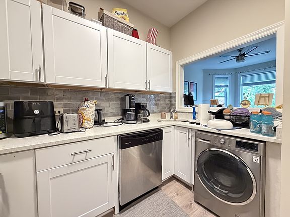 5th image of 854 W George St #4