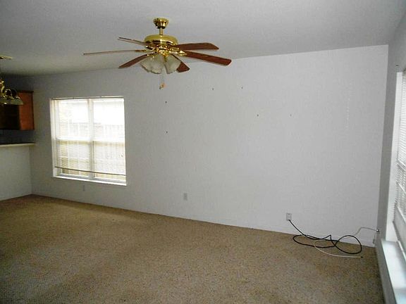 3rd image of 15 Montgomery Dr