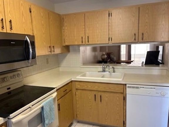 4th image of 2928 Bradley Ct